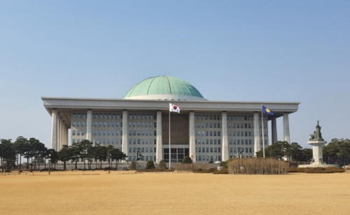 국회 정무위원회가 공정거래위원회 국정감사에서 모바일 상품권을 둘러싼 문제점을 파악한다. 사진은 여의도 국회의사당. /사진=뉴스1