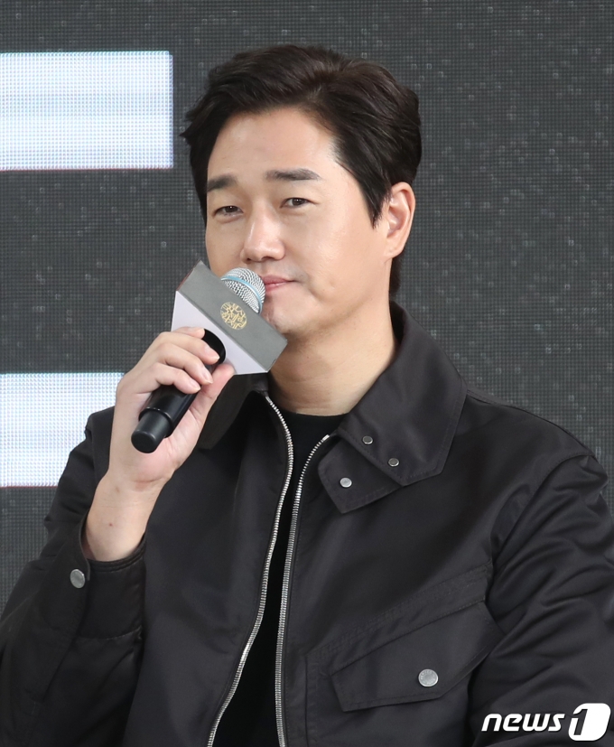 배우 유지태가 6일 오후 부산 해운대 영화의 전당에서 열린 제28회 부산국제영화제(BIFF) ‘비질란테’ 오픈토크에서 관객들과 즐거운 시간을 보내고 있다. 2023.10.6/뉴스1 ⓒ News1 권현진 기자