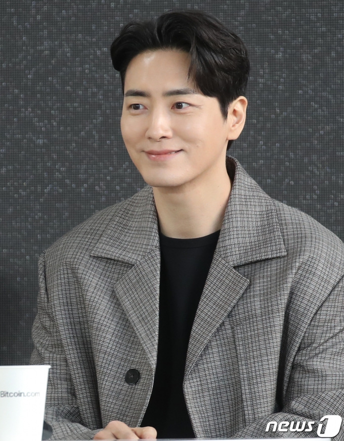 배우 이준혁이 6일 오후 부산 해운대 영화의 전당에서 열린 제28회 부산국제영화제(BIFF) ‘비질란테’ 오픈토크에서 관객들과 즐거운 시간을 보내고 있다. 2023.10.6/뉴스1 ⓒ News1 권현진 기자