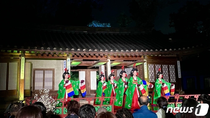 창덕궁 연경당에서 펼쳐지는 전통예술공연. ⓒ 뉴스1 김일창 기자
