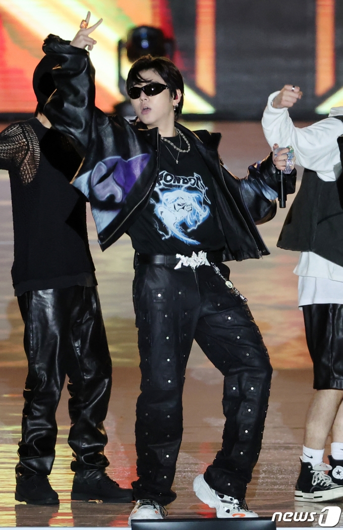 [사진] 지코, 관중을 휘어잡는 카리스마