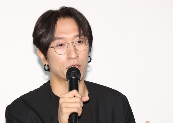 코요태 빽가가 전 여자친구와의 이별 후일담을 전했다. 사진은 지난 2월 서울 강남구 CGV 청담씨네시티에서 가진 첫 번째 EP 앨범 '큐어'(CURE) 음감회에 참석한 그룹 코요태 멤버 빽가. /사진=뉴스1 