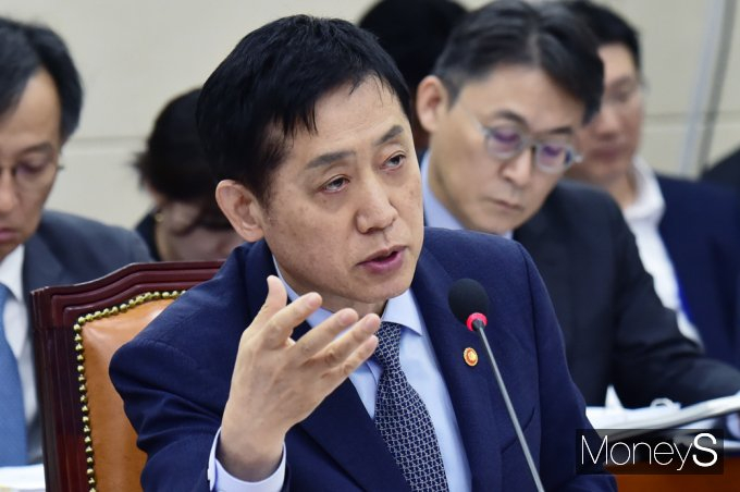 김주현 금융위원장이 11일 서울 여의도 국회 본관 609호에서 진행된 2023 금융위원회 국회 국정감사에 출석, 질의에 답변하고 있다./사진=임한별 기자