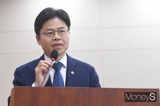 [머니S포토] 국감 업무보고 하는 유국희 원자력안전위원장