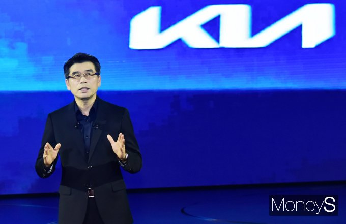 송호성 기아 사장이 지난 12일 열린 '2023 기아 EV 데이'에서 새 전동화 라인업 EV5와 EV4·EV3 콘셉트의 출시 시점을 공개했다. /사진=임한별 기자