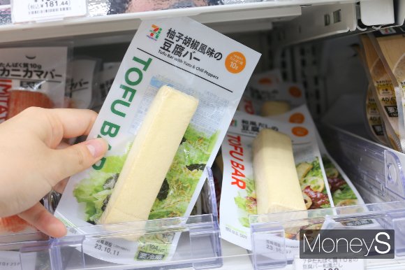 일본서 히트 키워드 된 '한국풍'… 편의점에서 길거리까지 나온 K푸드