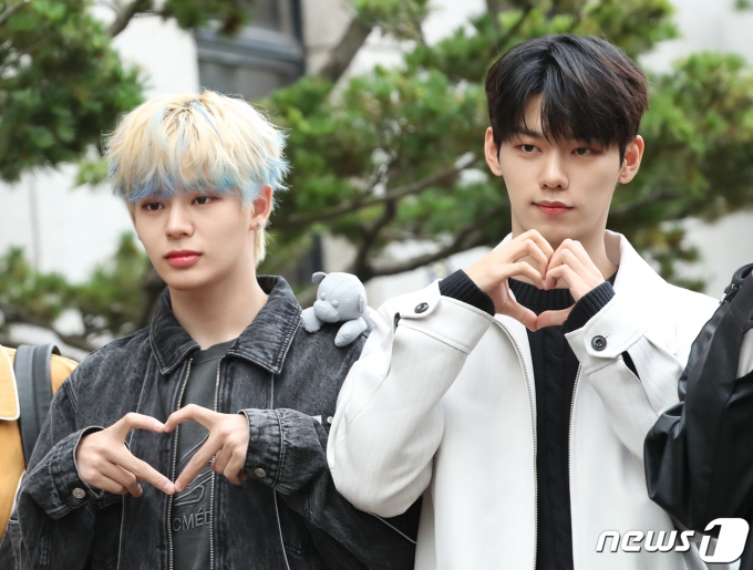 [사진] 문정현·이정현, 하트 하는 이븐 TWO 정현