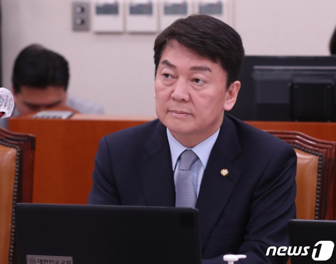 안철수 국민의힘 의원이 9일 오후 서울 여의도 국회에서 열린 외교통일위원회 전체회의에 참석하고 있다. 2023.5.9/뉴스1 ⓒ News1 송원영 기자