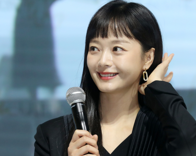 배우 전소민이 SBS '런닝맨' 하차 소식이 아쉬움을 자아내고 있다. 사진은 지난해 11월 서울 서초구 세빛섬 플로팅아일랜드에서 열린 메디컬 에스테틱 전문기업 멀츠 에스테틱스의 울쎄라 아시아태평양 캠페인 ‘See My Skin, Lift My Way’ 런칭 기념 기자간담회에 참석한 배우 전소민. /사진=뉴스1