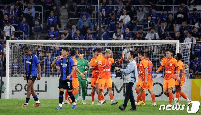 [사진] 인천 원정서 2-0 승리 거둔 산둥 타이산