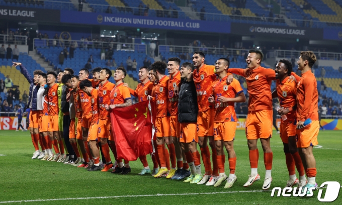 [사진] 2-0 승리 거둔 산둥 타이산