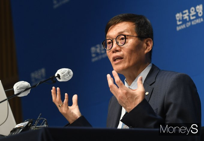 이창용 한국은행 총재가 지난 19일 오전 서울 중구 한국은행 본부에서 열린 통화정책방향 기자간담회에서 취재진 질문에 답하고 있다./사진=장동규 기자