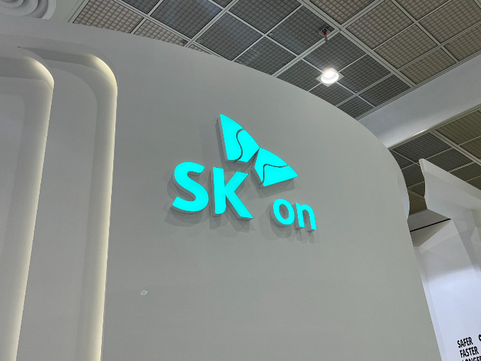 SK온이 스웨덴 전기차 브랜드 폴스타에 배터리를 공급한다. 사진은 인터배터리 2023에 참가한 SK온. /사진=김동욱 기자