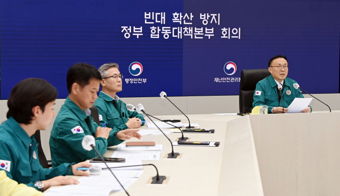 서울과 인천, 대구 등에서 빈대가 발견되자 정부가 총력에 나섰다. 사진은 이한경 행정안전부 재난안전관리본부장이 3일 오후 정부세종청사에서 '빈대 확산방지 정부합동대책본부 첫 긴급대책회의'를 주재하는 모습. /사진=뉴시스(행정안전부 제공) 