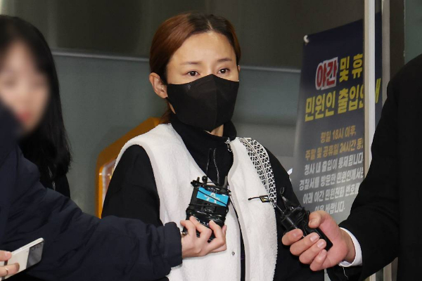 지난 8일 남현희(42)와 전청조씨(27)가 첫 대질신문에 참석했다. 사진은 남현희가 지난 8일 밤 서울송파경찰서에서 조사를 마친 뒤 귀가하는 모습. /사진=뉴스1