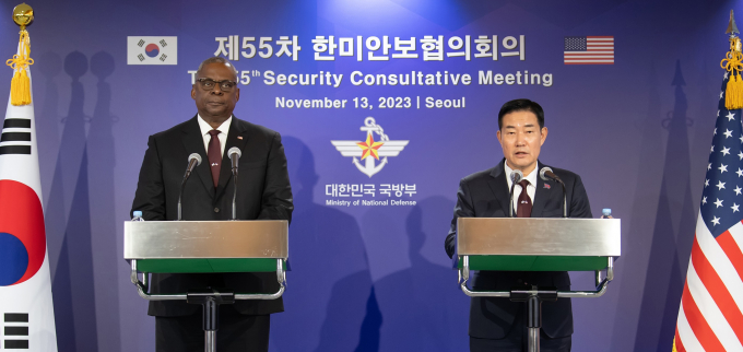 미국을 포함한 17개 주한유엔군사령부 회원국들이 한반도에서 대한민국 안보를 위협하는 적대행위·무력공격이 재연될 경우 재참전 등을 통해 함께 대응할 것이라는 선언을 할 예정이다. 사진은 신원식 국방부 장관(오른쪽)과 로이드 오스틴 미국 국방장관이 지난 13일 서울 용산구 국방부 청사에서 열린 '제55차 한미안보협의회의(SCM)'를 마친 뒤 공동기자회견을 하고 있는 모습. /사진=뉴스1(국방부 제공) 