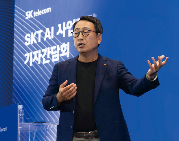 유영상 SK텔레콤 대표가 지난 9월26일 SK T타워 수펙스홀에서 열린 AI 사업전략 간담회에서 발언하고 있다. /사진=SK텔레콤