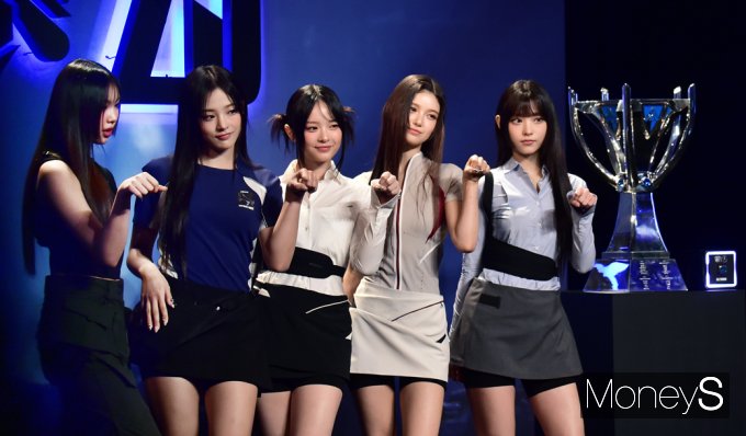 [머니S포토] 상큼달콤 뉴진스, 2023 롤드컵 오프닝 무대 장식하다!