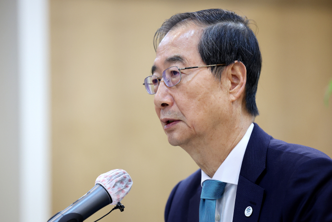 한덕수 국무총리가 지 16일 서울 종로구 정부서울청사 별관에서 열린 출입기자단 백브리핑에서 취재진 질문에 답변하고 있다. 사진은 기사와 직접적인 관련 없음. /사진=뉴스1