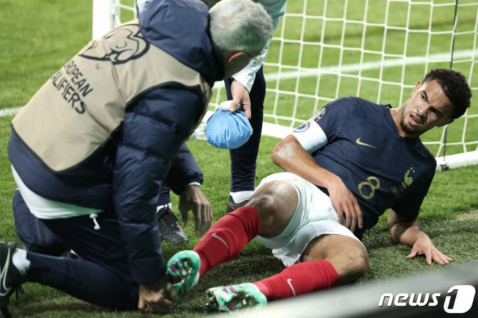 데뷔전에서 득점을 올린 뒤 20분 만에 부상으로 교체된 워렌 자이르 에머리. ⓒ AFP=뉴스1
