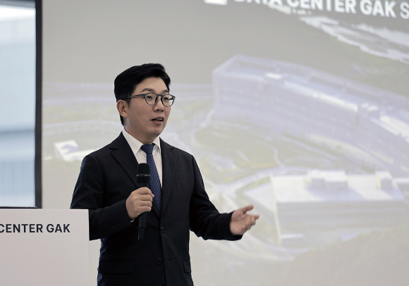 김유원 네이버클라우드 대표가 지난 11월6일 데이터센터 각 세종 오픈식에서 기념사를 전하고 있다. /사진=네이버