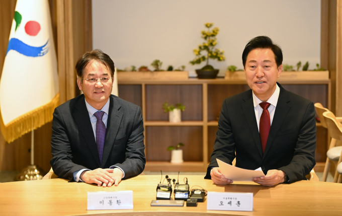 오세훈 서울시장이 21일 오전 서울 중구 서울시청에서 메가시티 관련 논의를 위해 이동환 고양특례시장과 만나 발언하고 있다. /사진=뉴스1(공동취재)