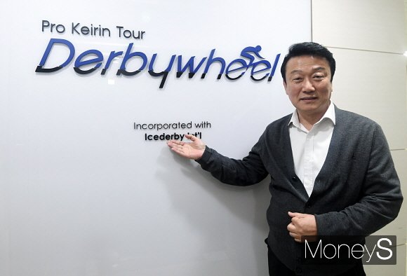 현도정 더비휠 대표가 서울 강남구 본사에서 포즈를 취하고 있다. /사진=장동규 기자