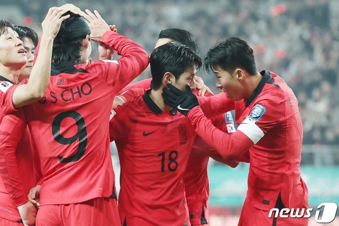 축구대표팀의 손흥민과 이강인. /뉴스1 ⓒ News1 민경석 기자