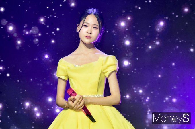 가수 김다현이 악성 루머 유포자에 대한 강경 대응에 나섰다. 사진은 지난 2월 서울 강남구 청담동 일지아트홀에서 열린 2집 정규앨범 '열 다섯' 발매 기념 미디어 쇼케이스에 참석한 미스트롯2 출신 가수 김다현. /사진=임한별 기자