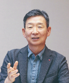 LG유플러스, 통신 2위 달성… 황현식 대표의 '양적 성장' 통했다