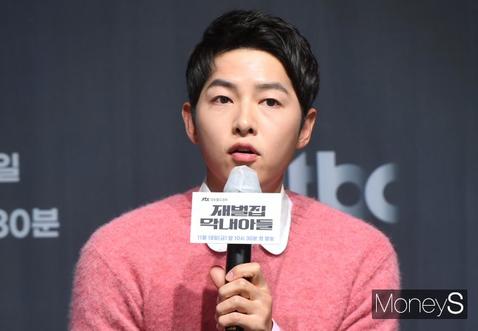  방송인 안혜경이 '동상이몽2' 스페셜 MC로 출연해 배우 송중기의 미담을 전했다. 사진은 지난해 11월 서울 영등포구 여의도동 페어몬트 앰배서더 서울에서 열린 JTBC금토일드라마 '재벌집 막내아들' 제작발표회에 참석한 배우 송중기. /사진=장동규 기자