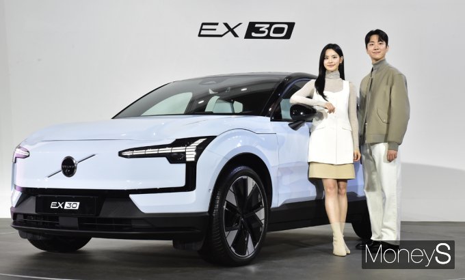[머니S포토] 볼보, 新시대 여는 프리미엄 순수 전기SUV 'EX30' 공개