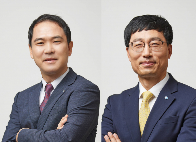 신학기 경영전략그룹 수석부행장과 정철균 기업그룹 부행장.
