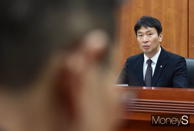 [머니S포토] 이복현 금감원장 
