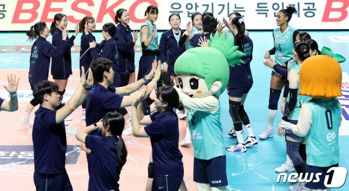 [사진] 'GS칼텍스, IBK기업은행 상대 3대1 역전승'