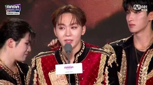 지난 2015년 데뷔한 보이그룹 세븐틴이 2023 MAMA AWARDS(마마 어워즈)에서 데뷔 8년 만에 첫 대상을 수상하는 영광을 누렸다. /사진=Mnet 방송캡처