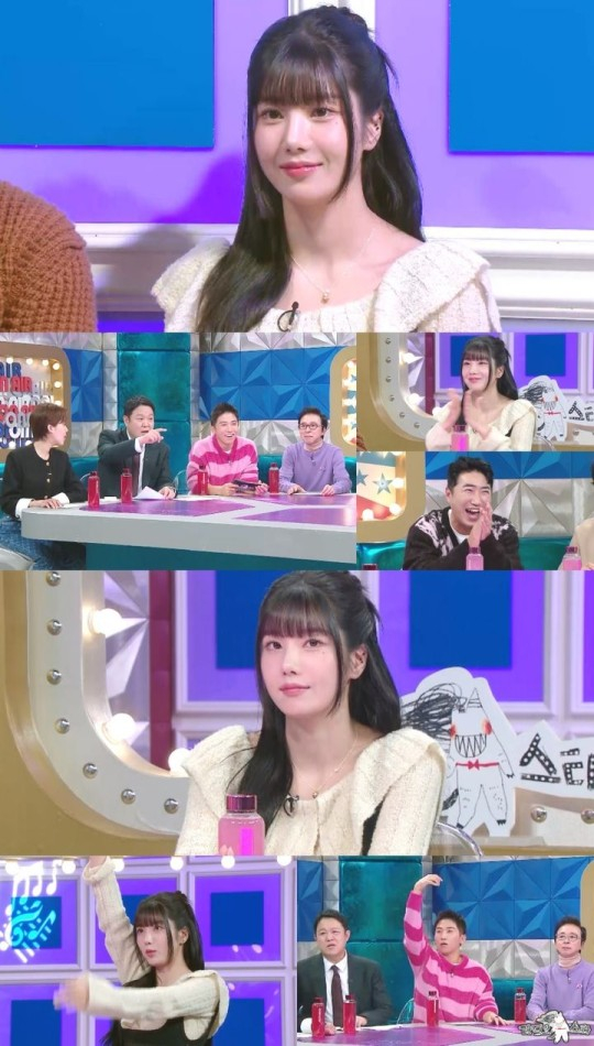'워터밤 여신' 권은비가 1995년생 동갑내기인 방송인 덱스와 열애설에 선을 그었다. /사진='라디오스타' 제공
