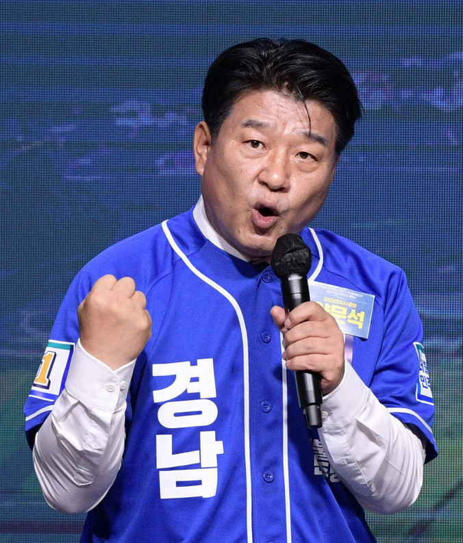 더불어민주당이 전해철 더불어민주당 의원에게 '수박'이라고 비난 발언을 한 양문석 전 통영·고성 지역위원장에게 '당직 자격 정지 3개월' 징계를 내렸다. 사진은 지난 2022년 5월11일 서울 여의도 국회 의원회관에서 열린 더불어민주당 제8회 전국동시지방선거 및 재보궐선거 통합선거대책위원회 출범식에서 양문석 경남도지사 후보가 인사말을 하고 있는 모습. /사진=뉴시스(공동취재사진)