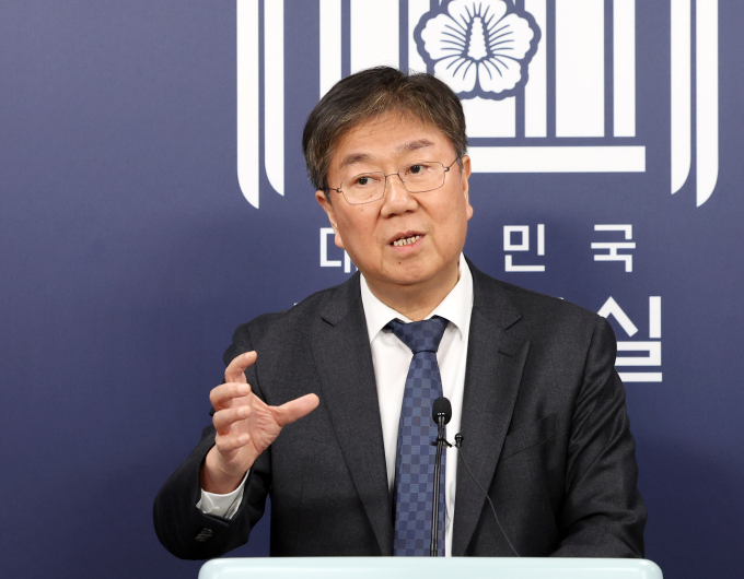윤석열 대통령이 대통령실 수석비서관 5명을 교체했다. 사진은 김대기 대통령 비서실장이 지난 8일 서울 용산 대통령실 청사에서 윤 대통령이 대법원장 후보자에 조희대 전 대법관을 지명했다고 밝히고 있는 모습. /사진=뉴시스