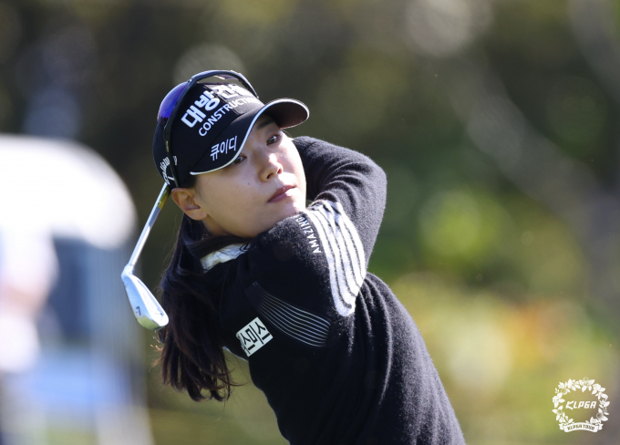 이소미가 LPGA 투어 Q시리즈 첫날 공동 4위에 자리했다. 사진은 이소미의 KLPGA 투어 대회 경기 모습. /사진= KLPGA