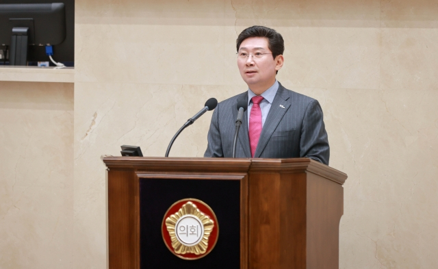 이상일 용인특례시장이 지난달 30일 제277회 용인시의회(정례회) 제3차 본회의에서 시정연설을 하고 있다. / 사진제공=용인특례시