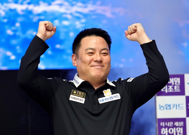 조재호가 하이원리조트 PBA-LPBA 챔피언십 정상에 올랐다. 사진은 우승 확정 후 조재호가 기뻐하는 모습. /사진= PBA