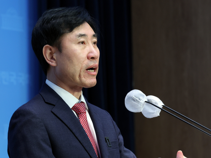 서울 종로 출마를 선언한 하태경(부산 해운대갑) 국민의힘 의원이 야권의 유력후보로 임종석 전 대통령을 꼽으며 "종석아, 종로에서 한판 뜨자"고 맞대결을 제안했다. 사진은 하 의원이 지난달 27일 서울 여의도 국회 소통관에서 22대 총선 서울 종로 출마 선언하는 모습. /사진=뉴스1