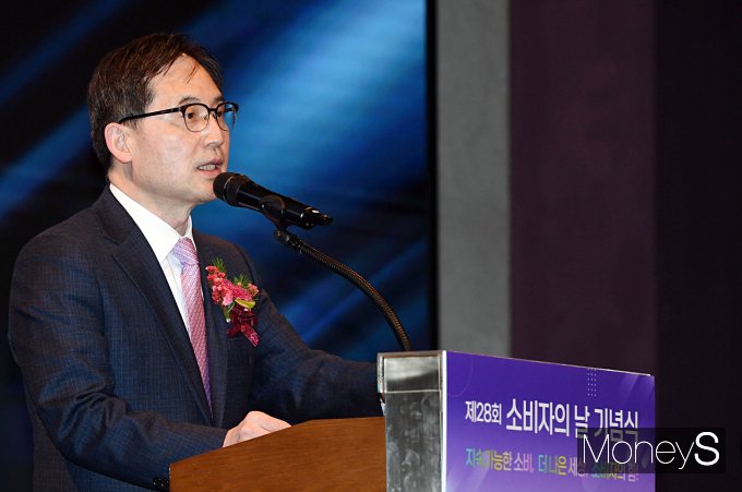[머니S포토] 윤석열 대통령의 격려사 대독하는 한기정 공정거래위원장