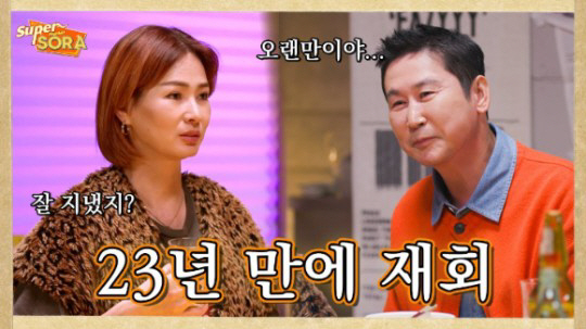신동엽은 오는 12월 6일 첫 공개 되는 이소라의 신규 웹 예능 '슈퍼마켙 소라' 첫 게스트로 출연한다. /사진='슈퍼마켙 소라' 선공개 영상 캡처