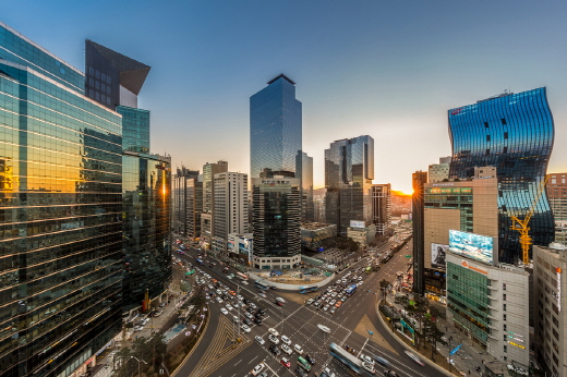 상업용부동산 플랫폼 '알스퀘어'의 국토교통부 실거래가(11월30일 기준) 분석 자료에 따르면 10월 거래액은 1조6879억원으로 전월 대비 77.5% 증가했다. /사진=이미지투데이