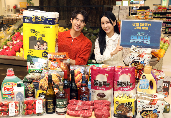 이마트는 창립 30주년을 맞아 주요 생필품을 특가에 판매한다. /사진=이마트