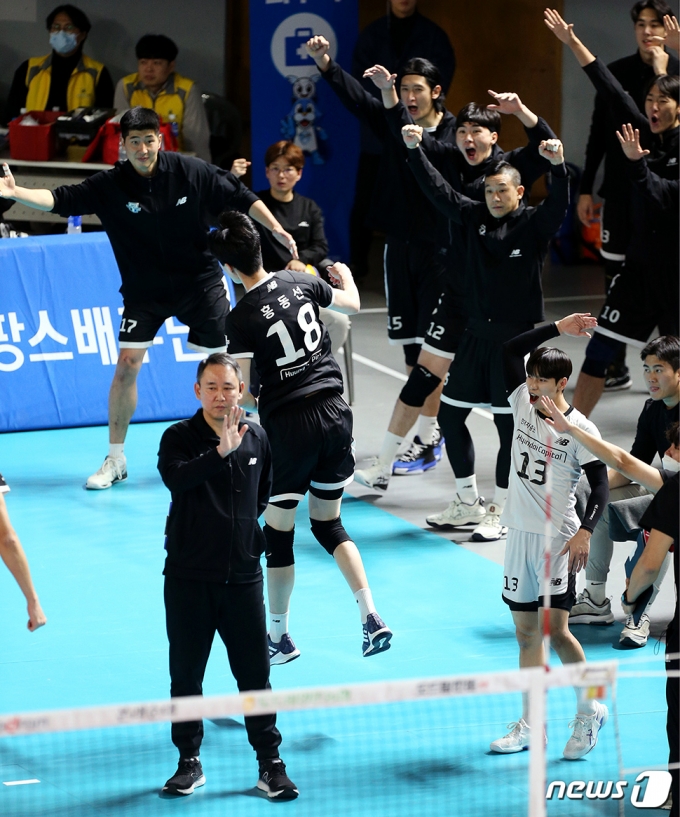 [사진] 기뻐하는 현대캐피탈