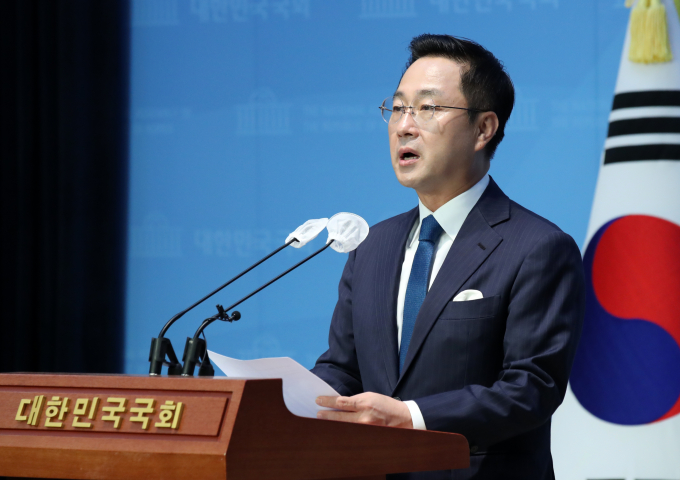 박성준 더불어민주당 대변인이 방송통신위원장 직에서 사퇴한 이동관 전 위원장을 비판했다. 사진은 지난 8월 국회에서 발언하는 박 대변인. /사진=뉴시스