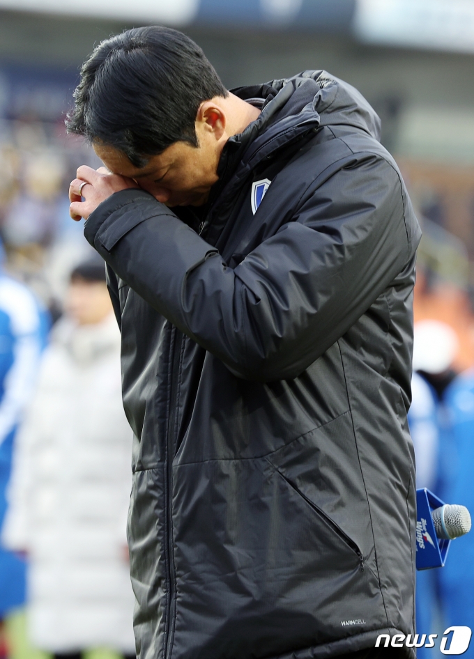 [사진] 강등 충격에 빠진 염기훈